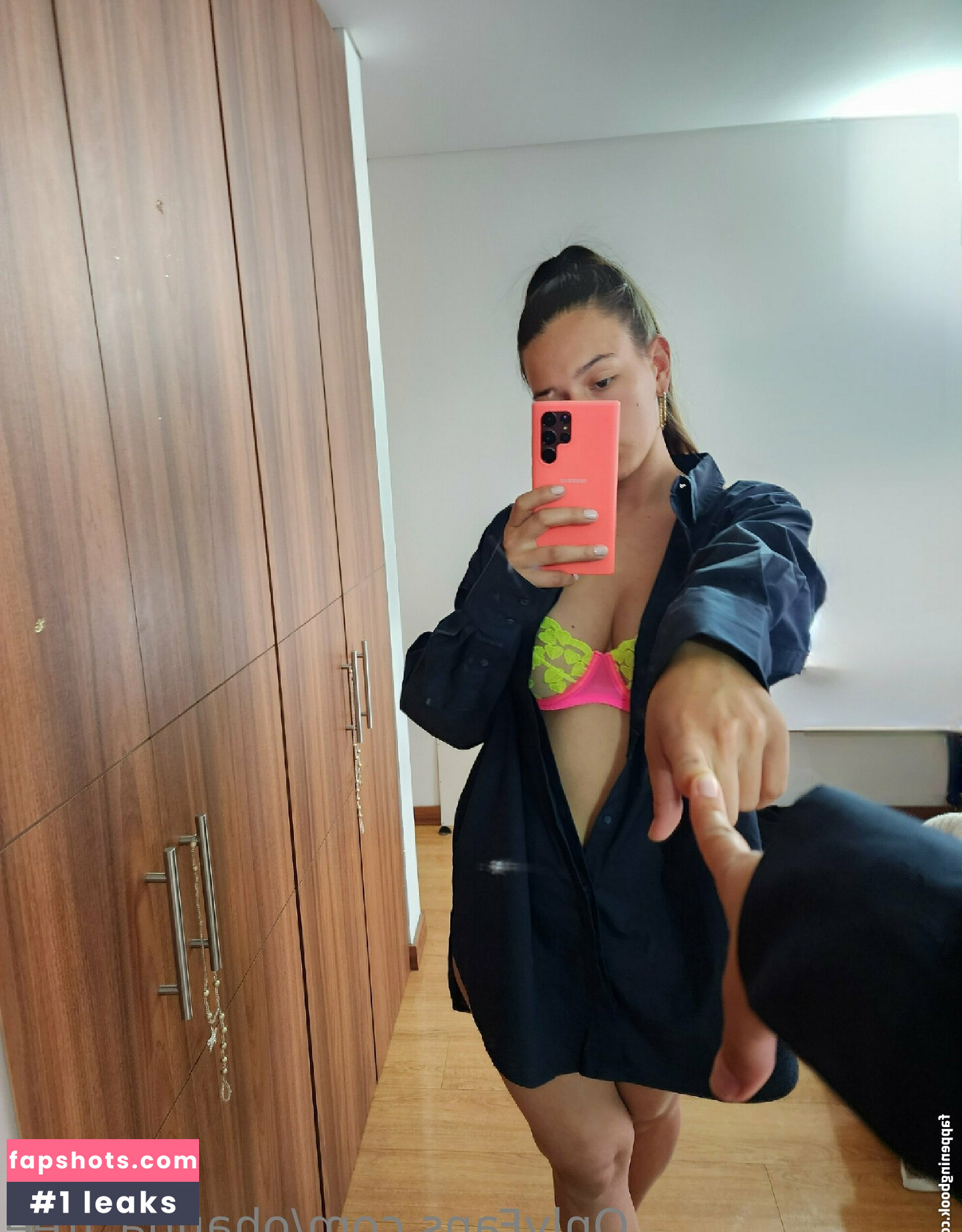 ohanna_free gallery photo #2