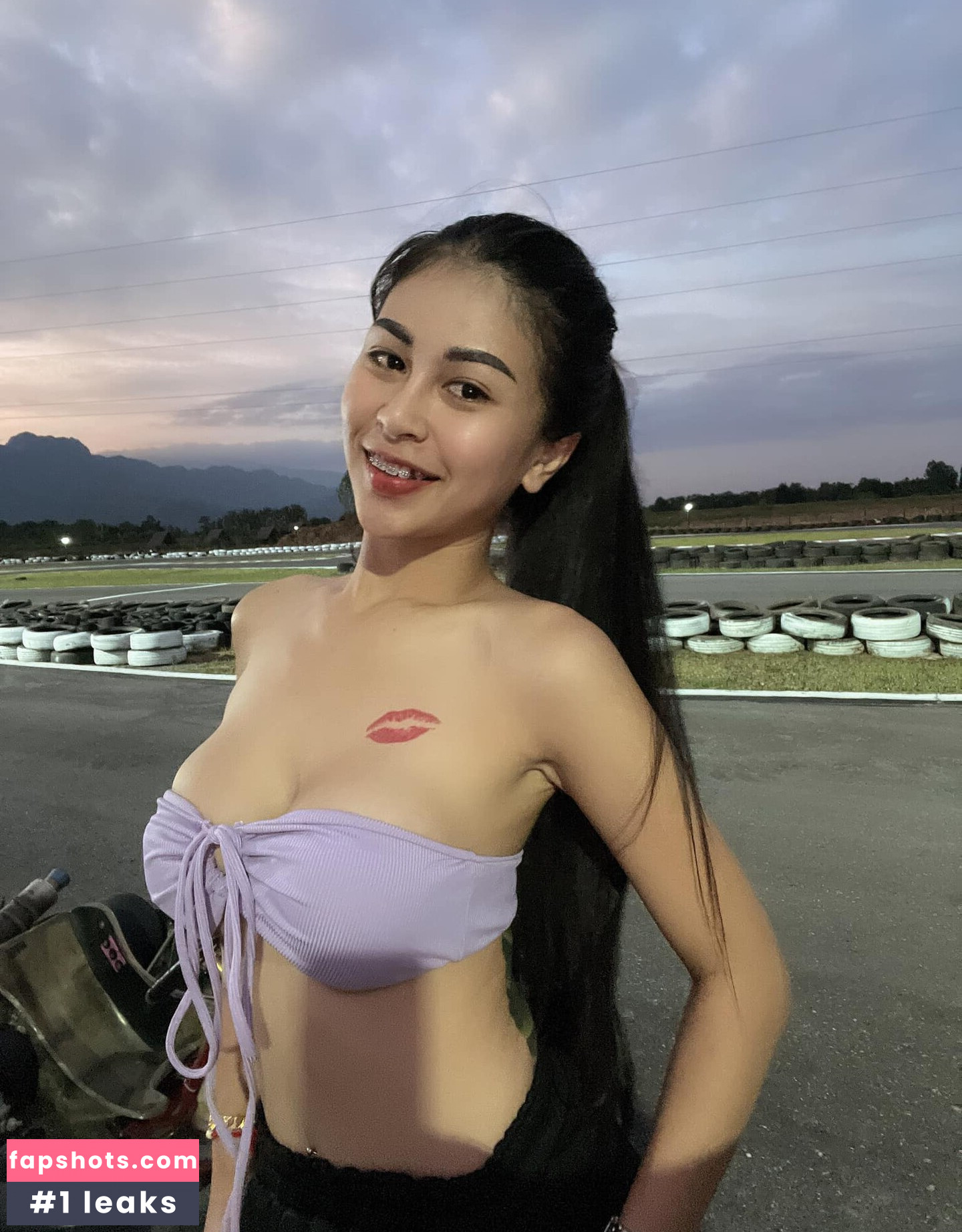 Oil Paphavee Chaimongkol Filtración Desnuda OnlyFans Foto #4 - Fapshots