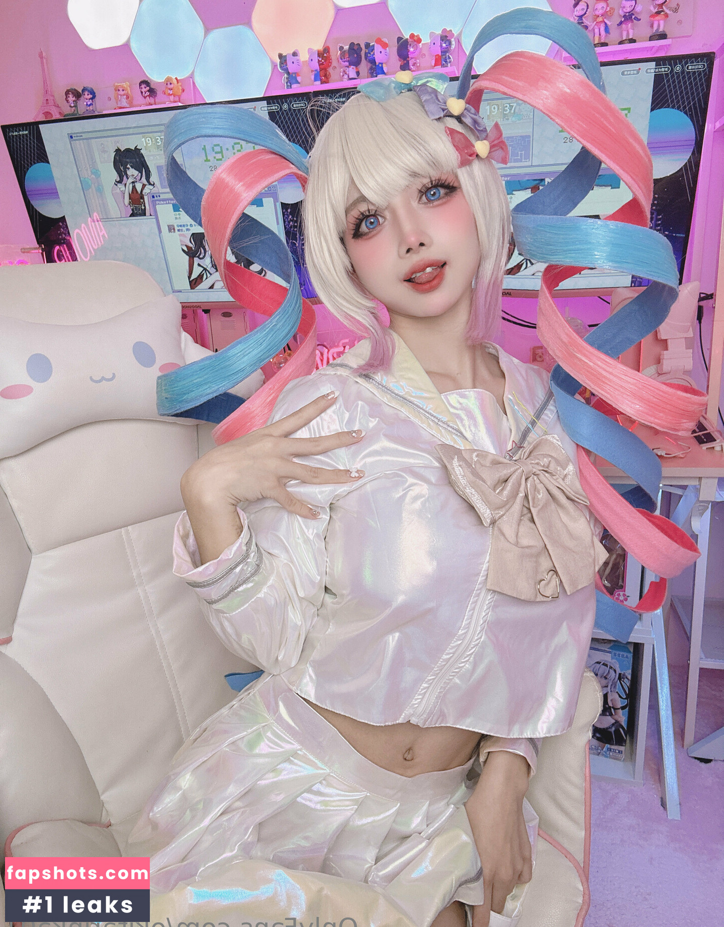 Okita Rinka gallery photo #38