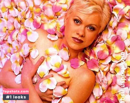 Oksana Baiul gallery photo #4