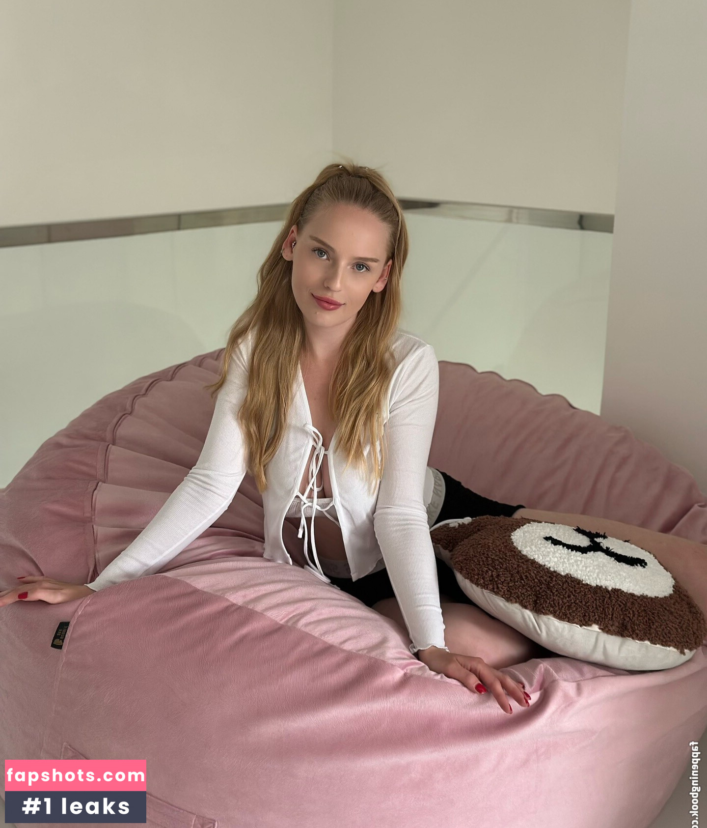 Oksana Neveselaya Nude Leaks OnlyFans Photos #6 - LeakJerk