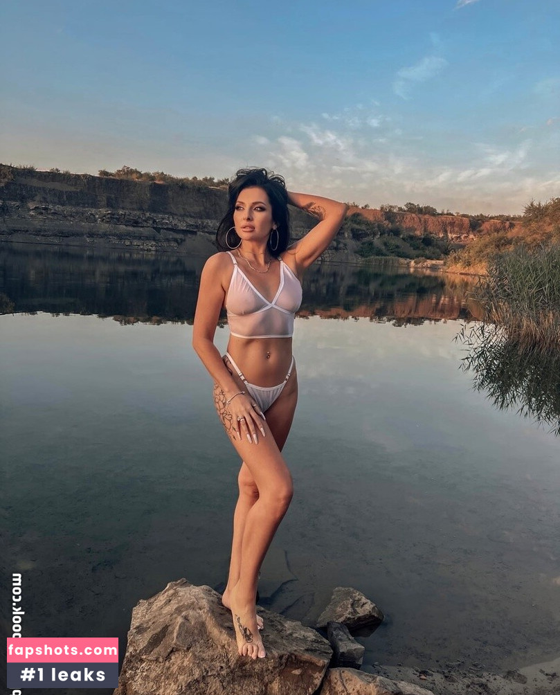 Oksifan Emily Wood nude babe gallery