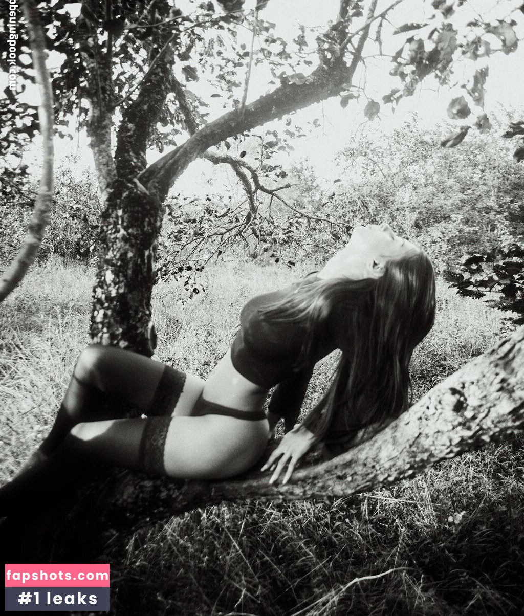 olhiia Nude Leaks OnlyFans Photos #6 - Fapshots