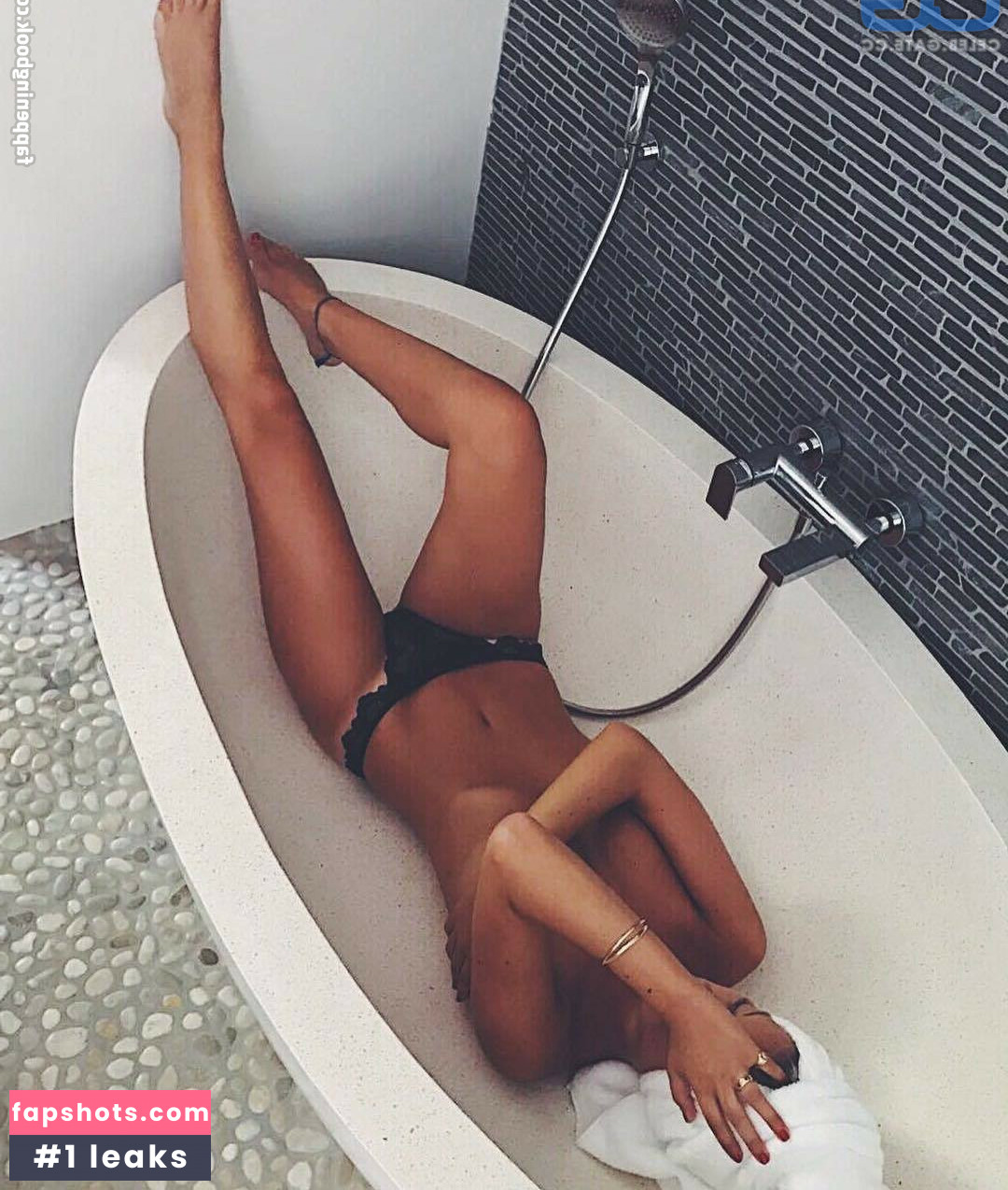 Olivia Bentley Nude Leaks OnlyFans Photos #16 - LeakJerk