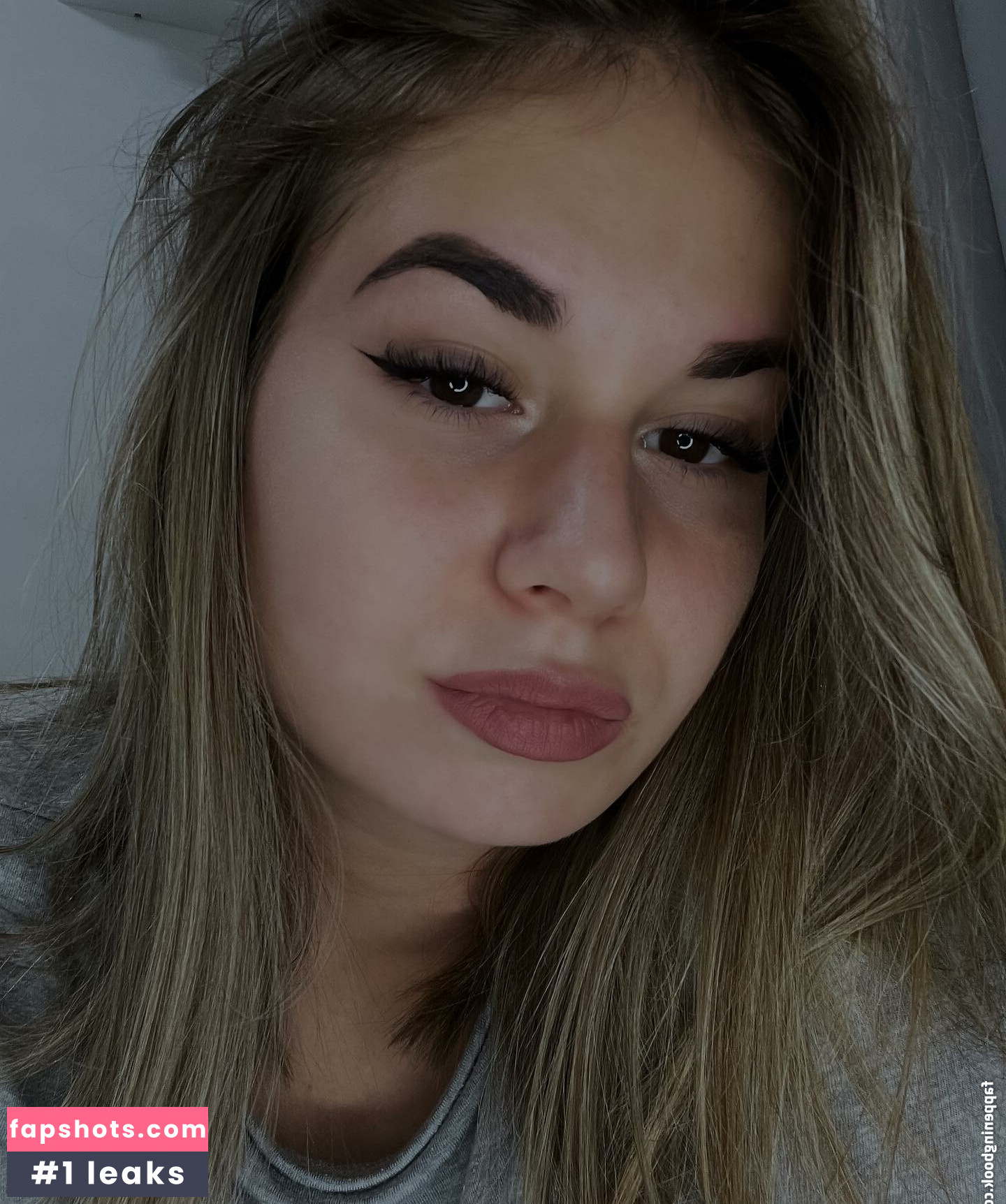 Olivia Butt gallery photo #13