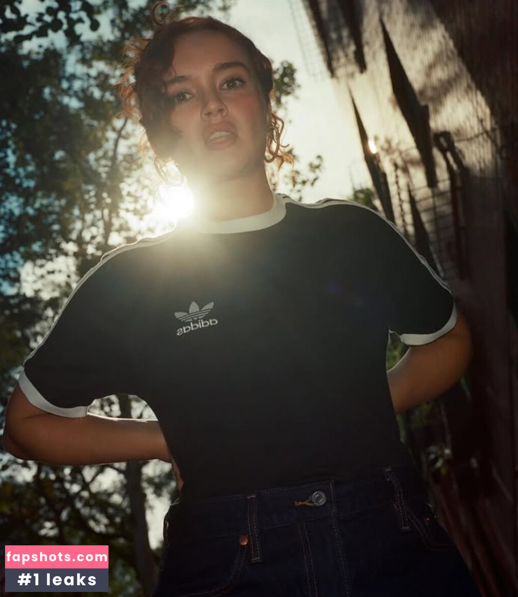 Olivia Cooke gallery photo #24