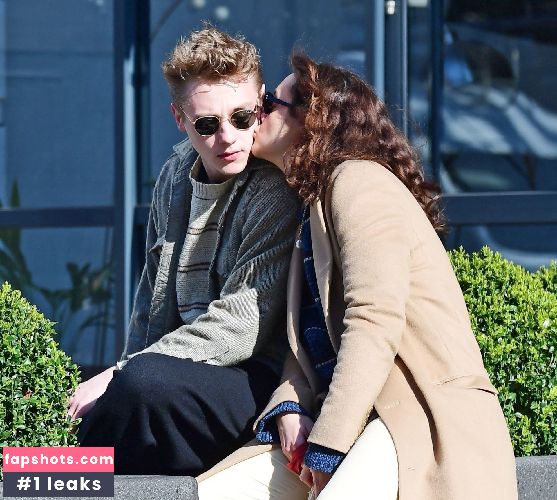 Olivia Cooke gallery photo #369