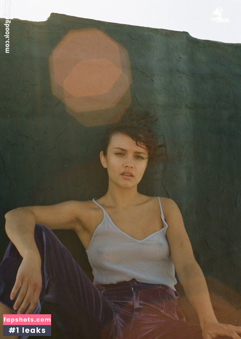 Olivia Cooke gallery photo #412