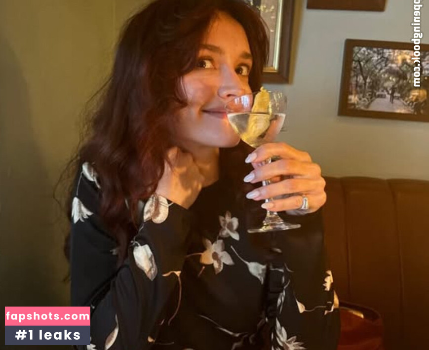 Olivia Cooke gallery photo #61