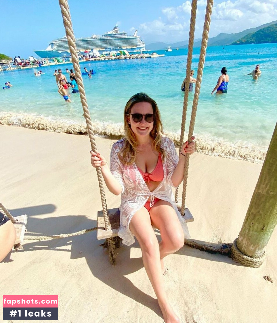 Olivia H gallery photo #17