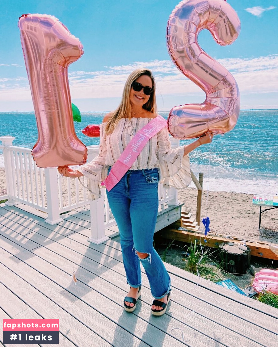 Olivia H gallery photo #35