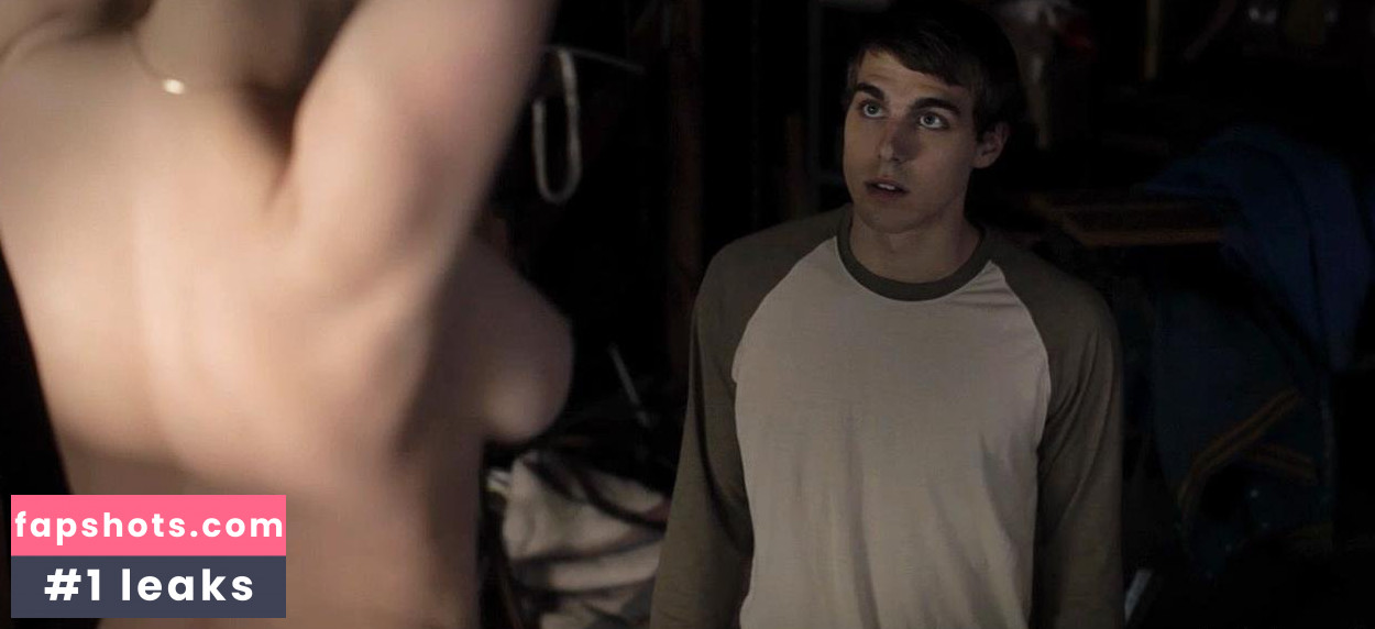 Olivia Harris gallery photo #11