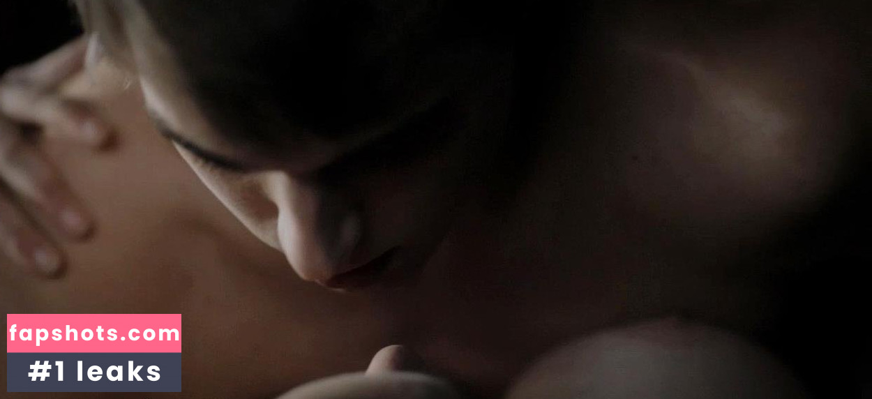 Olivia Harris gallery photo #13