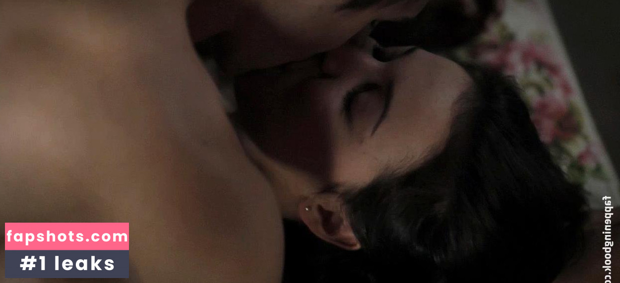 Olivia Harris gallery photo #16