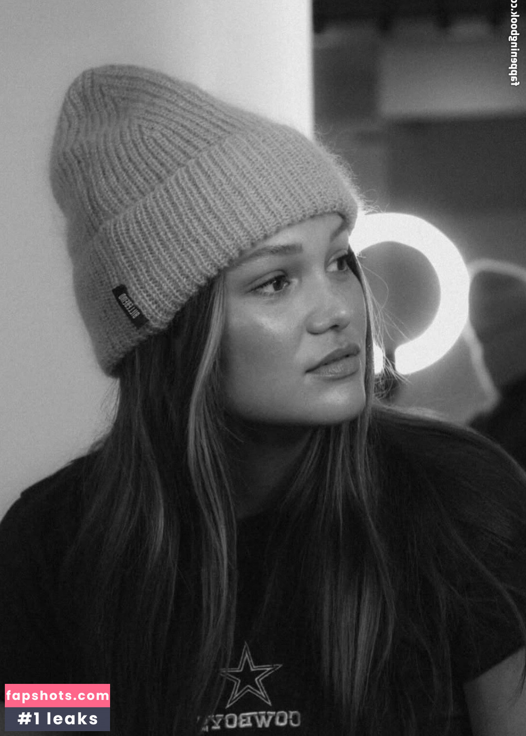 Olivia Holt gallery photo #112