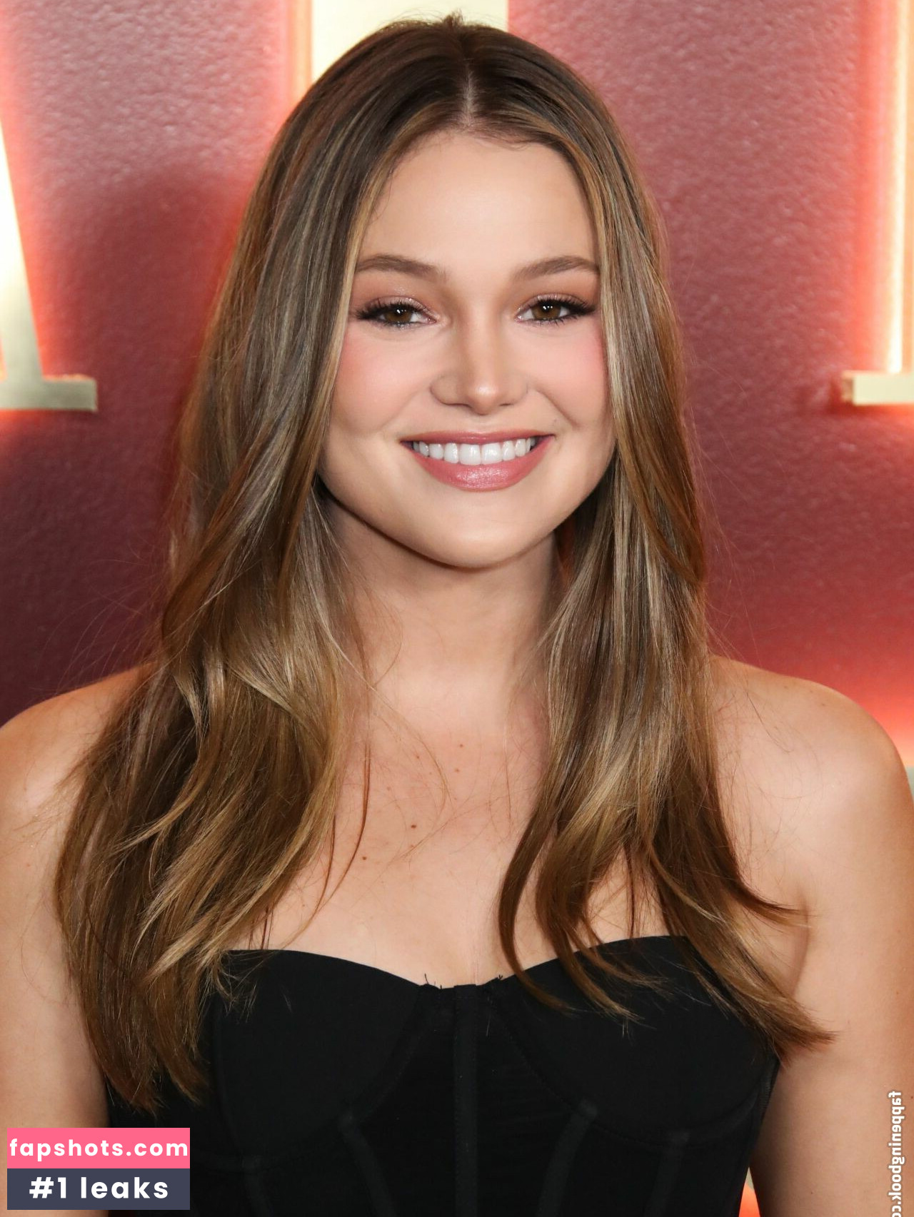 Olivia Holt Nahé úniky fotek pouze od fanoušků #131 - Fapshots