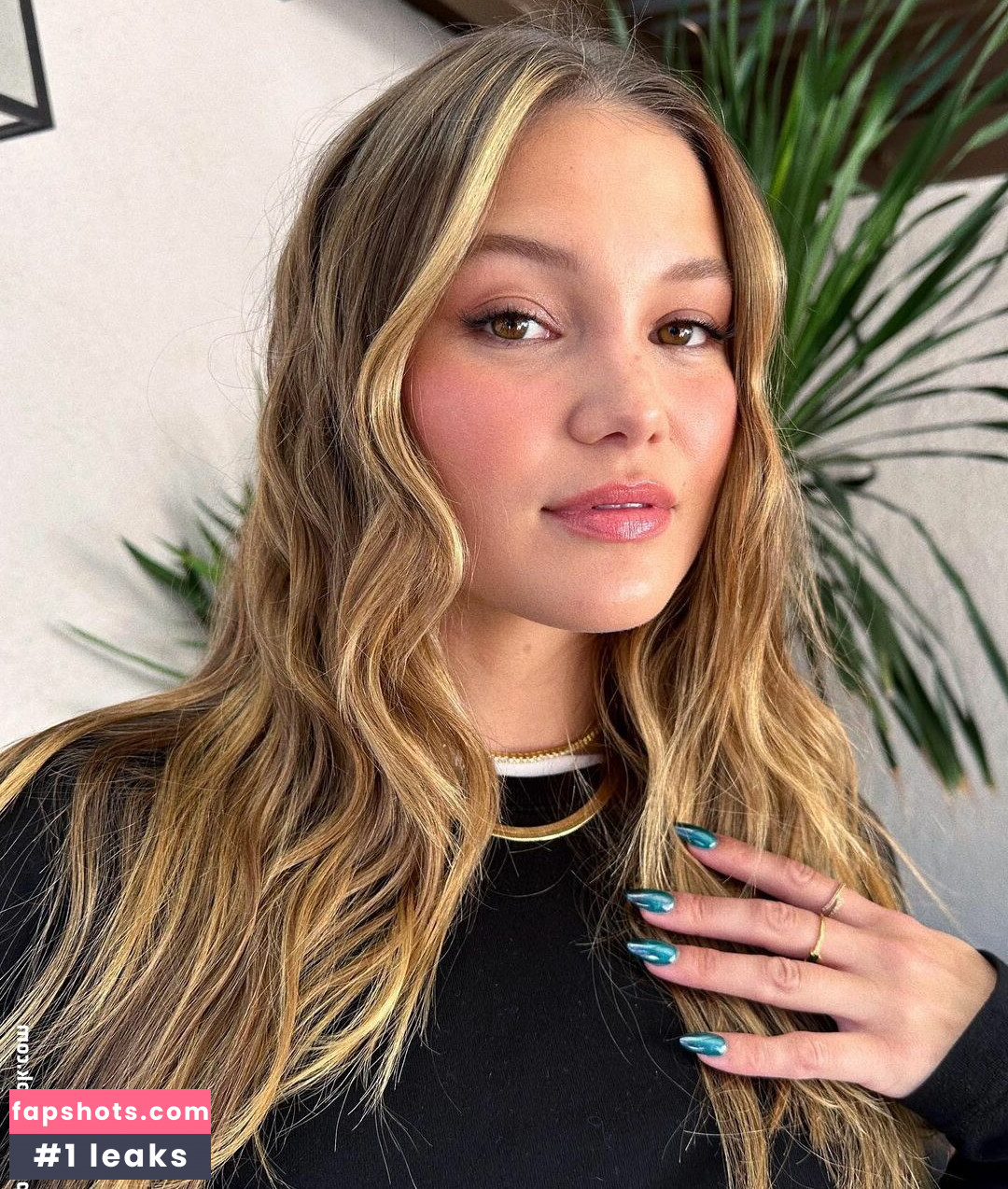 Olivia Holt gallery photo #144