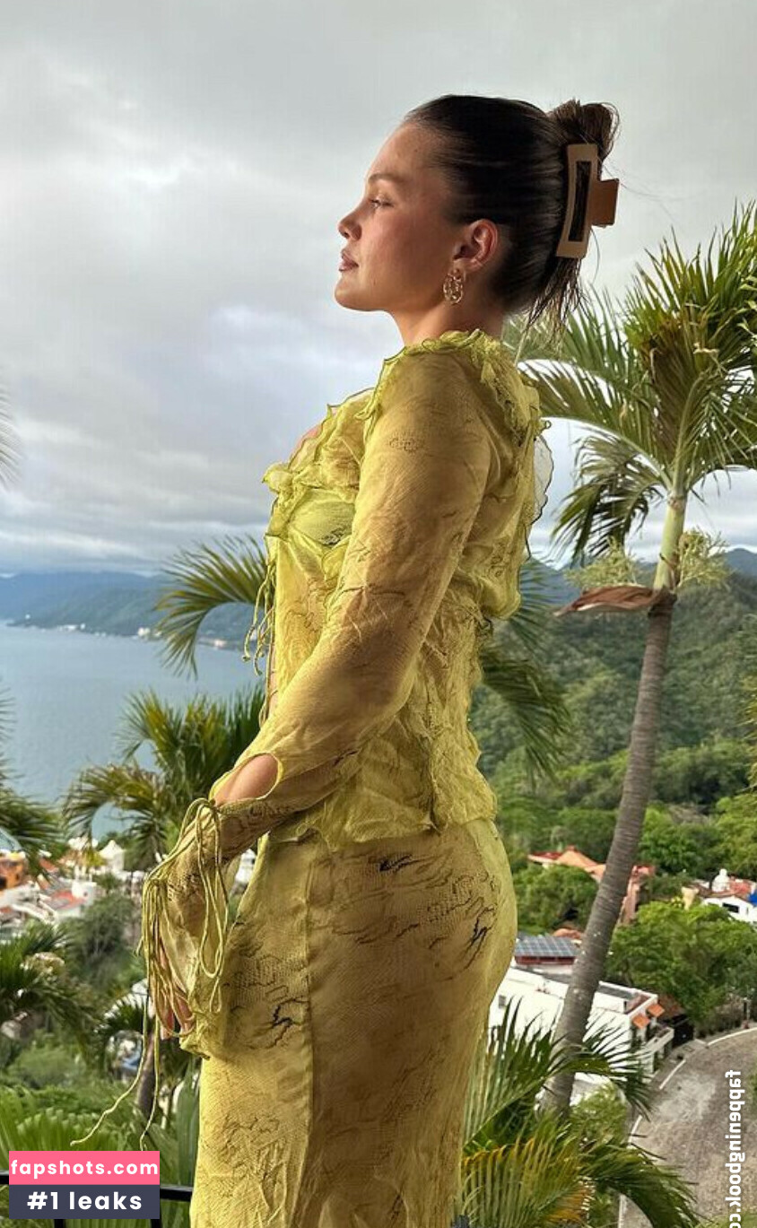 Olivia Holt gallery photo #166