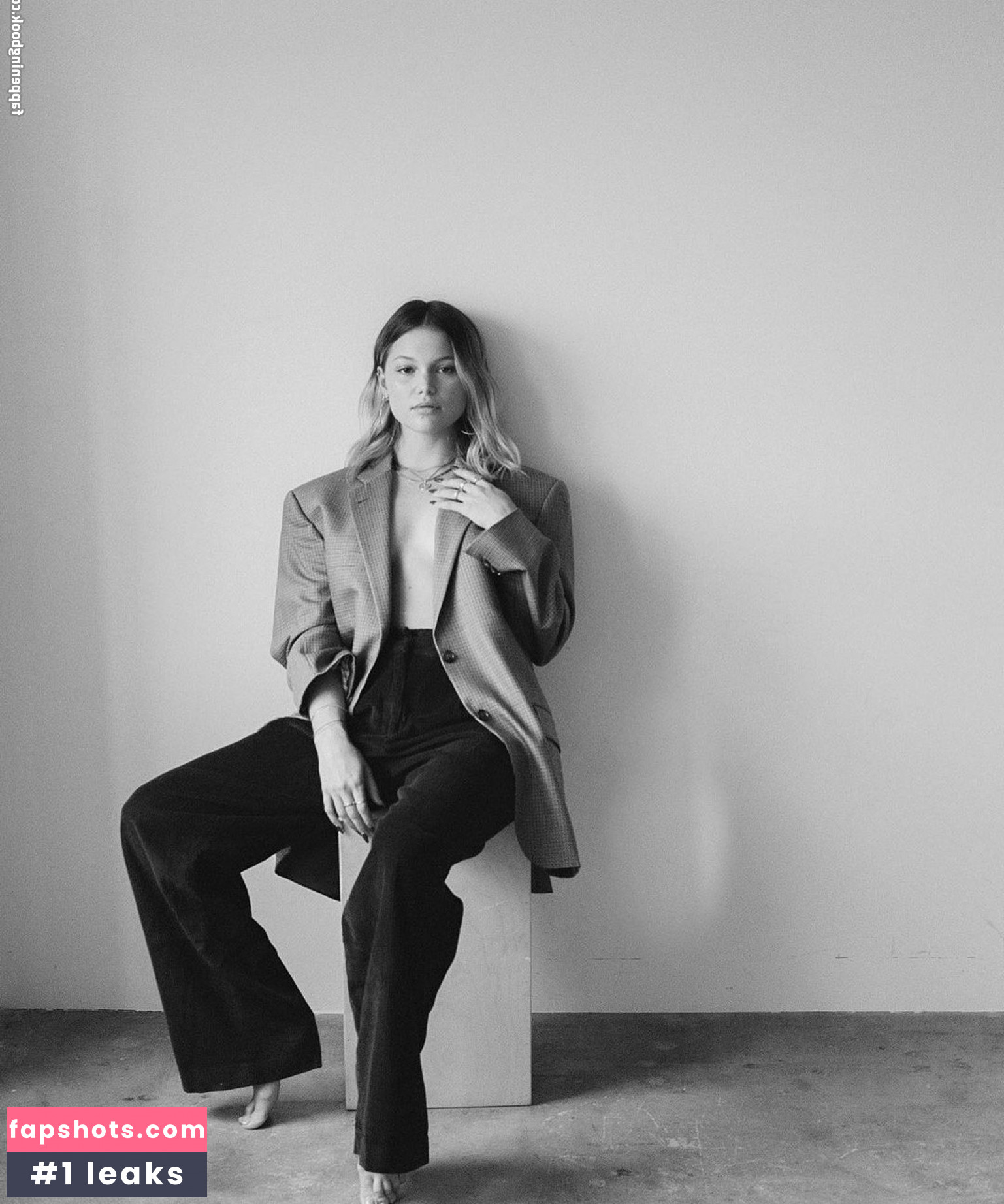 Olivia Holt gallery photo #192