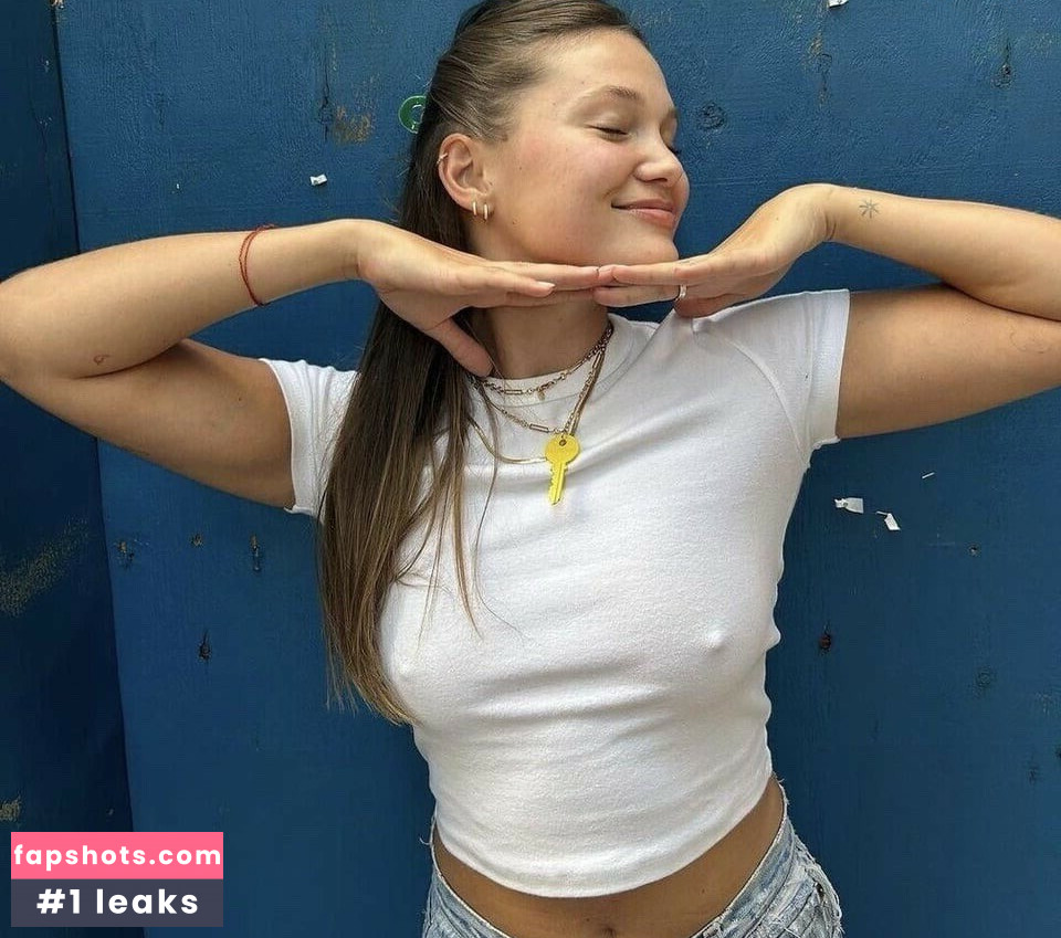 Olivia Holt gallery photo #4