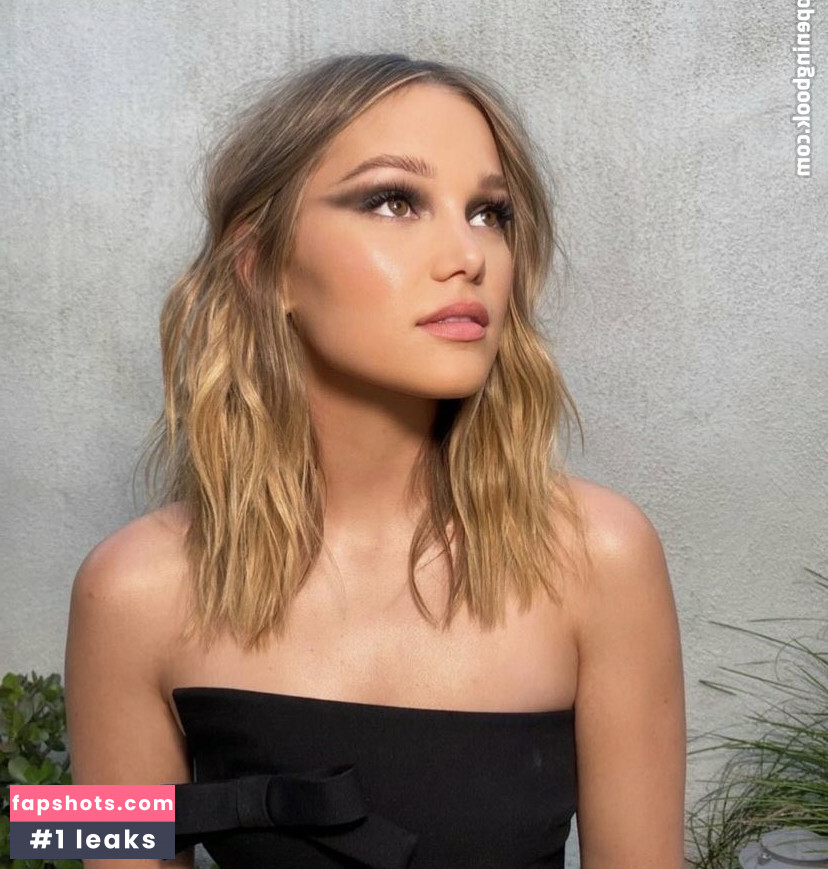 Olivia Holt gallery photo #5