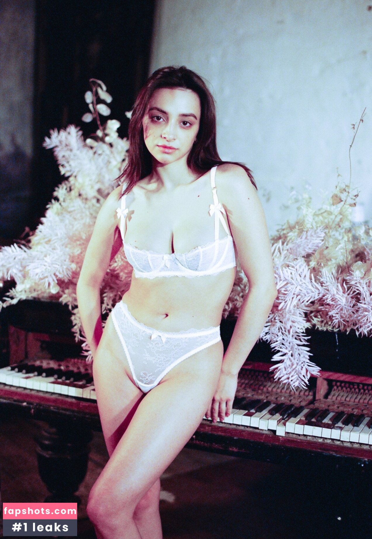 Olivia Linz gallery photo #56