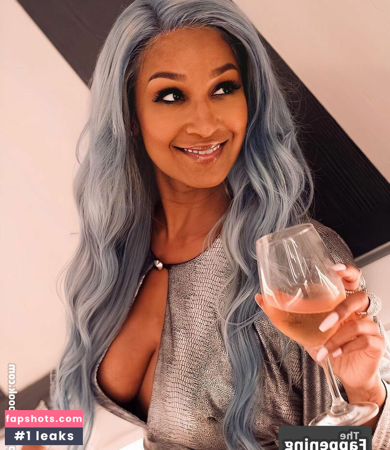 Olivia Longott gallery photo #20