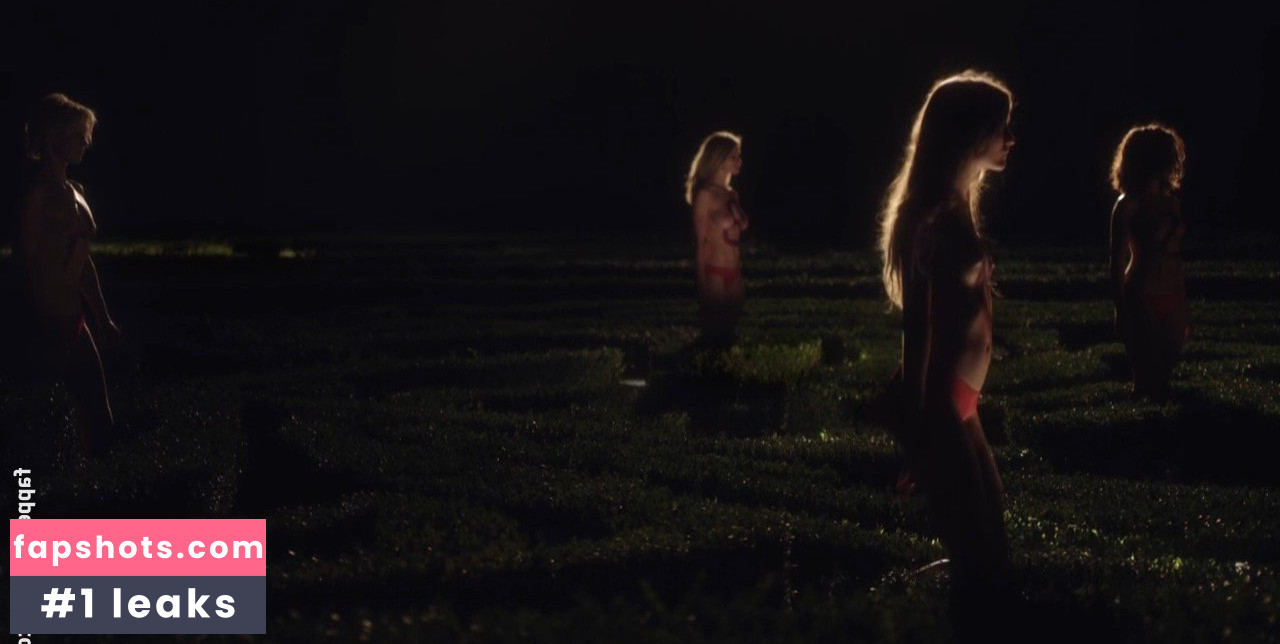 Olivia Macklin nude babe gallery