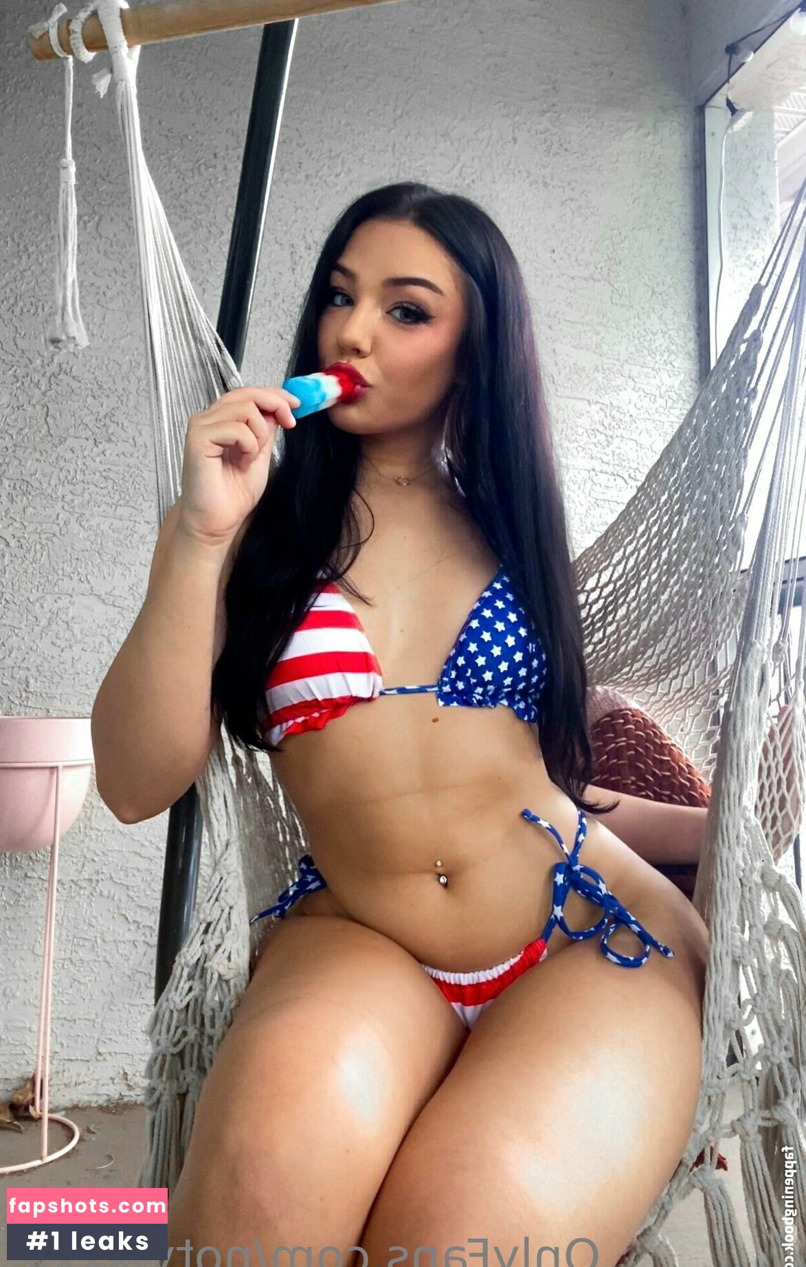 Olivia Marina gallery photo #42