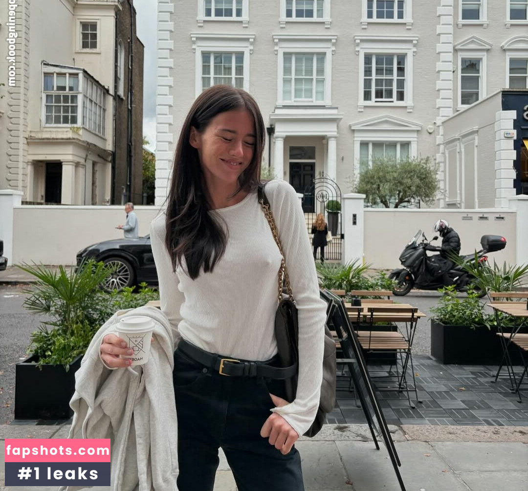 Olivia Neill gallery photo #12