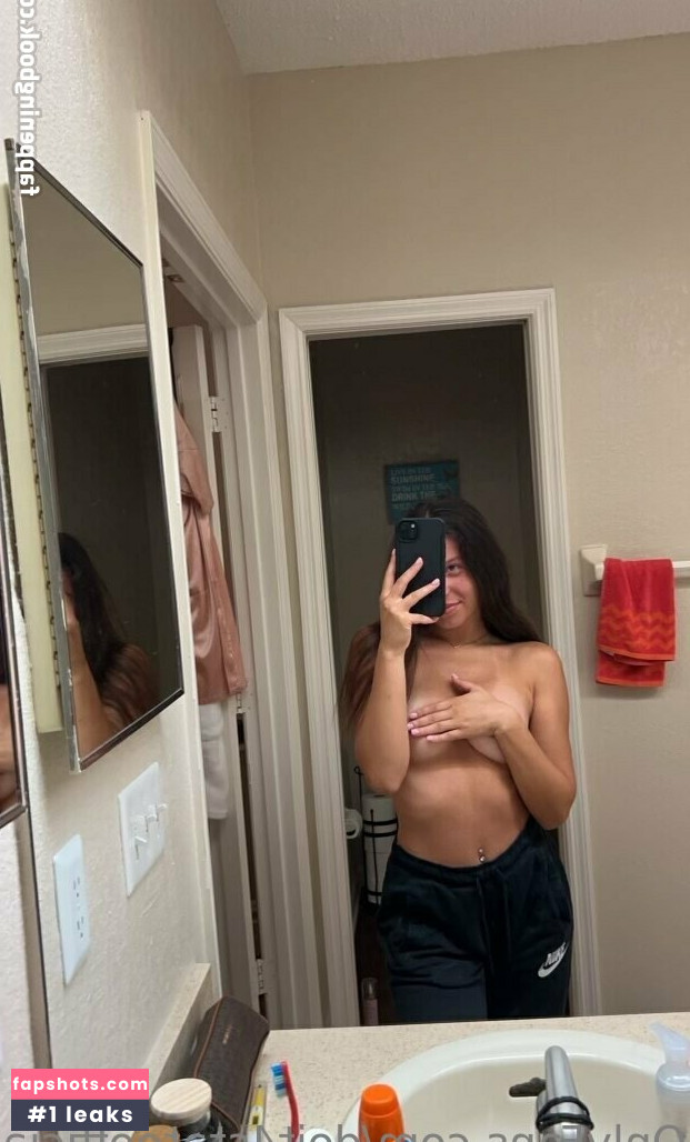 Olivia Paxton gallery photo #6