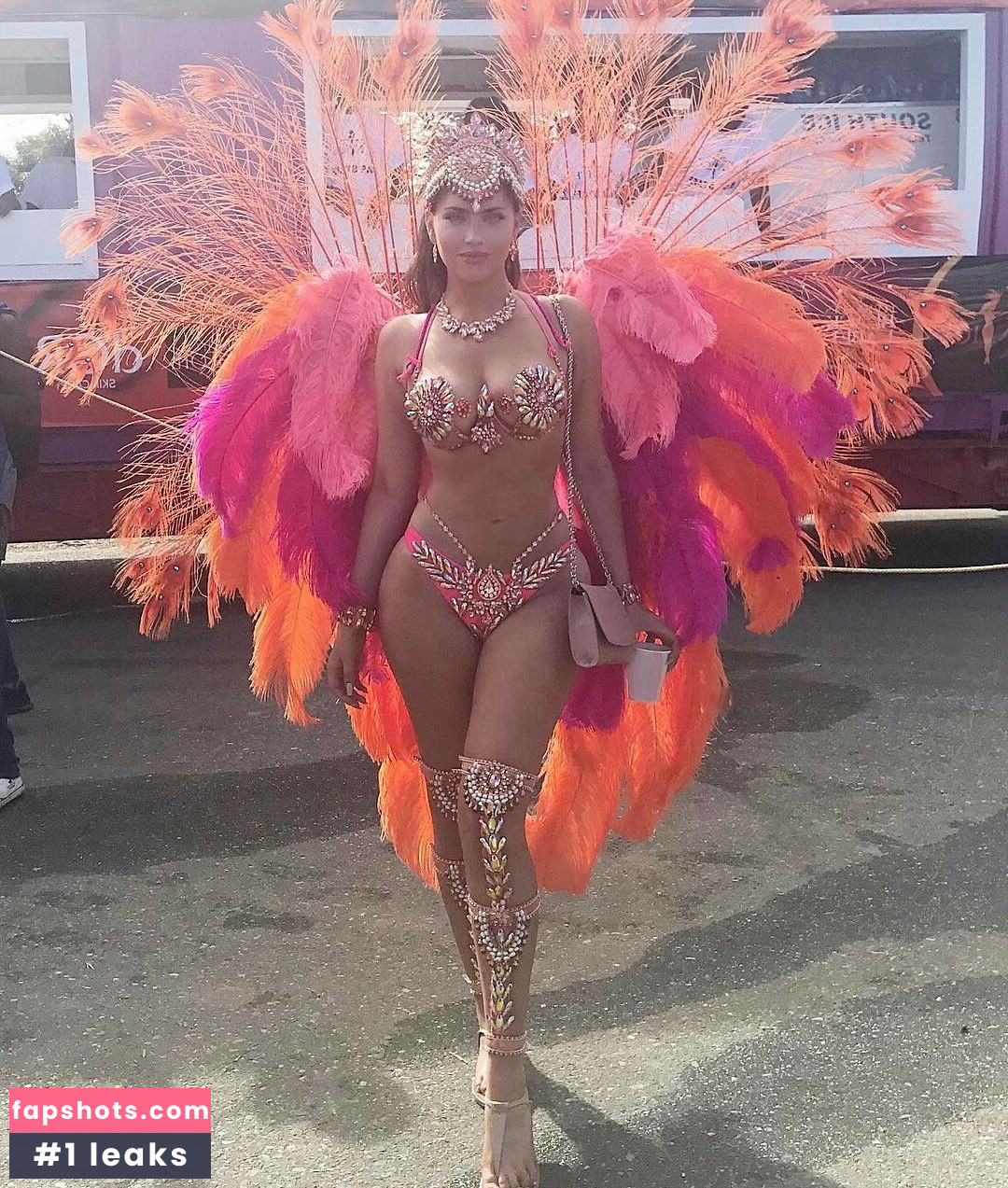 Olivia Pierson gallery photo #16