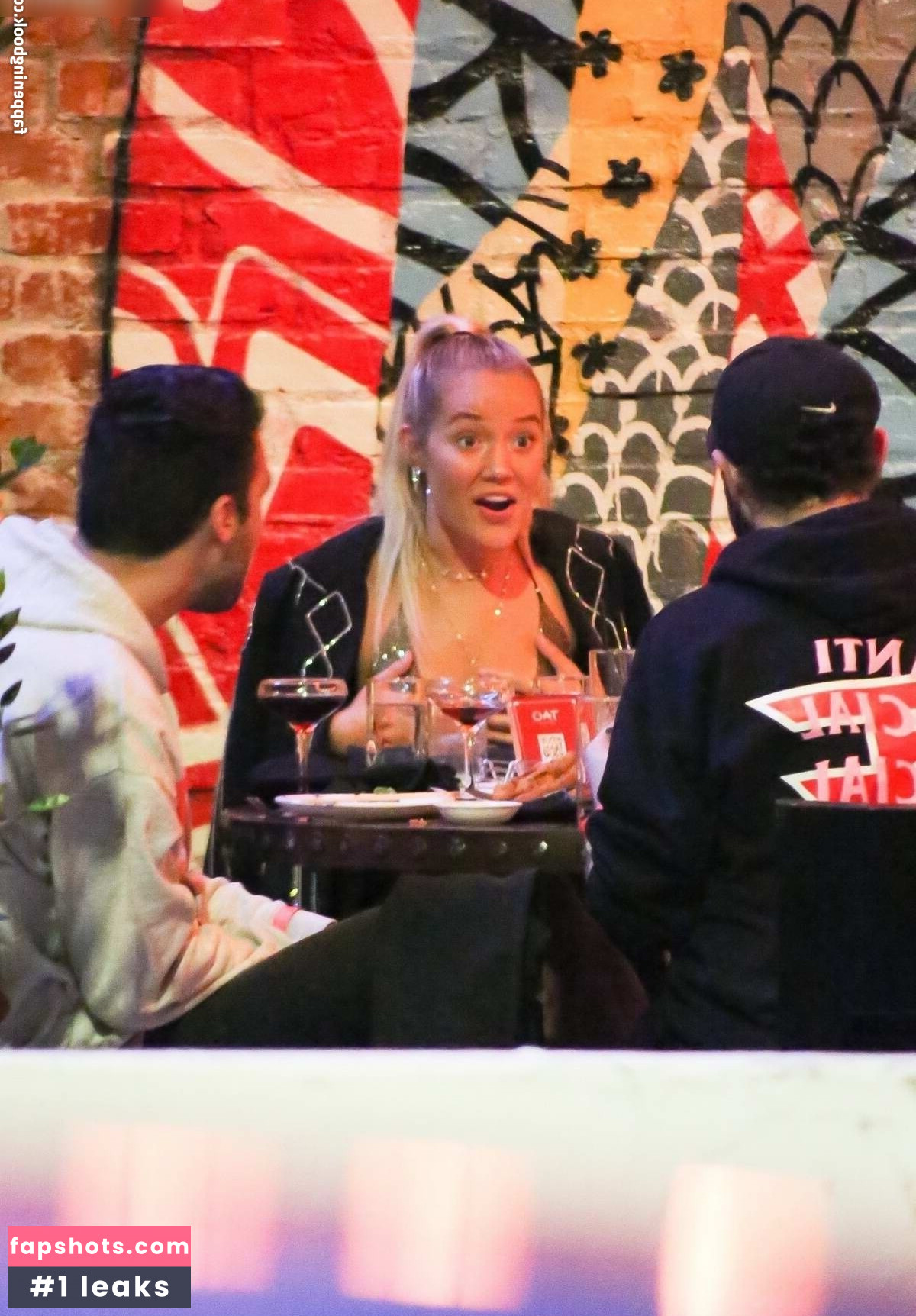 Olivia Ponton gallery photo #287