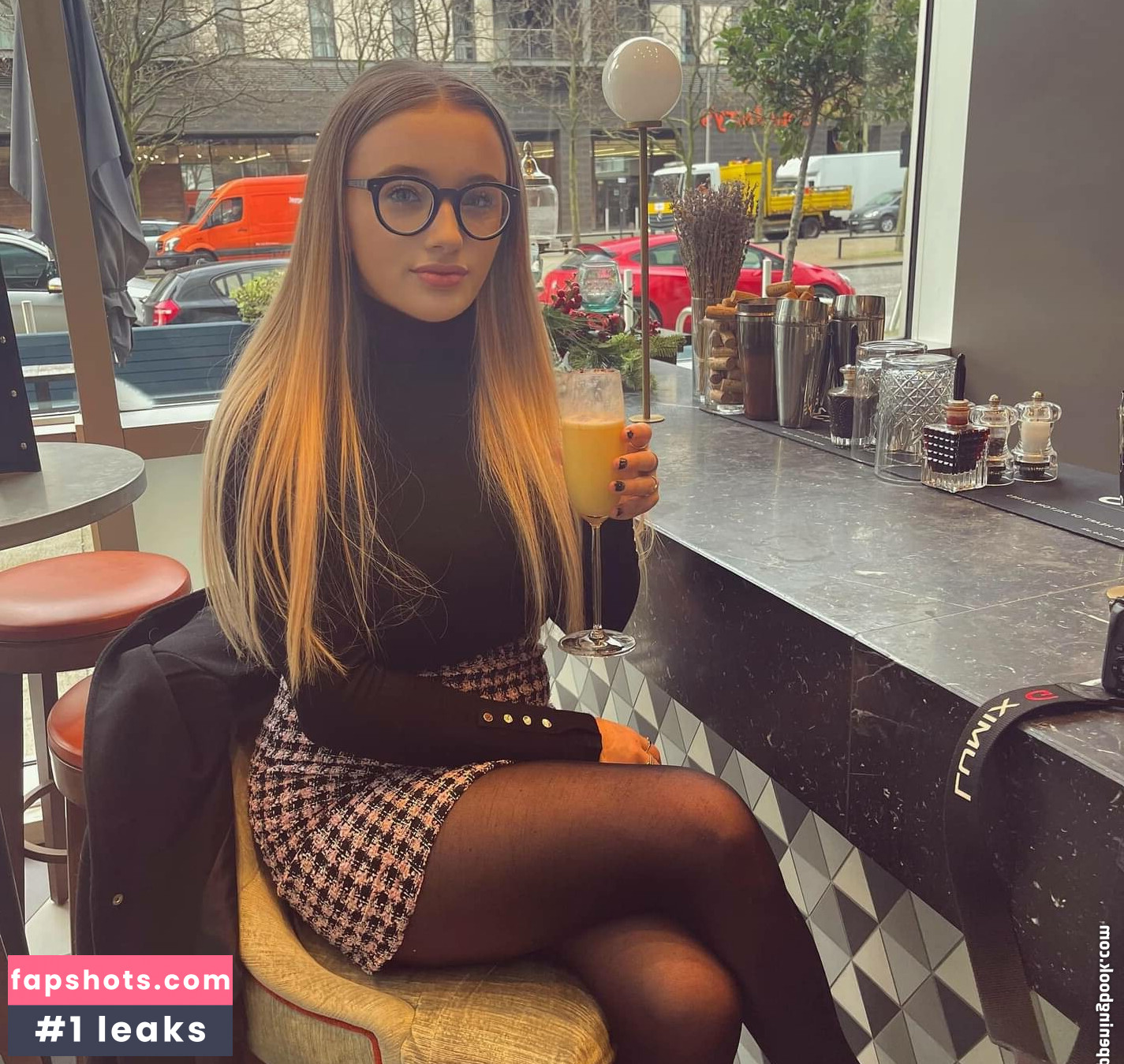 Olivia Robertson gallery photo #5