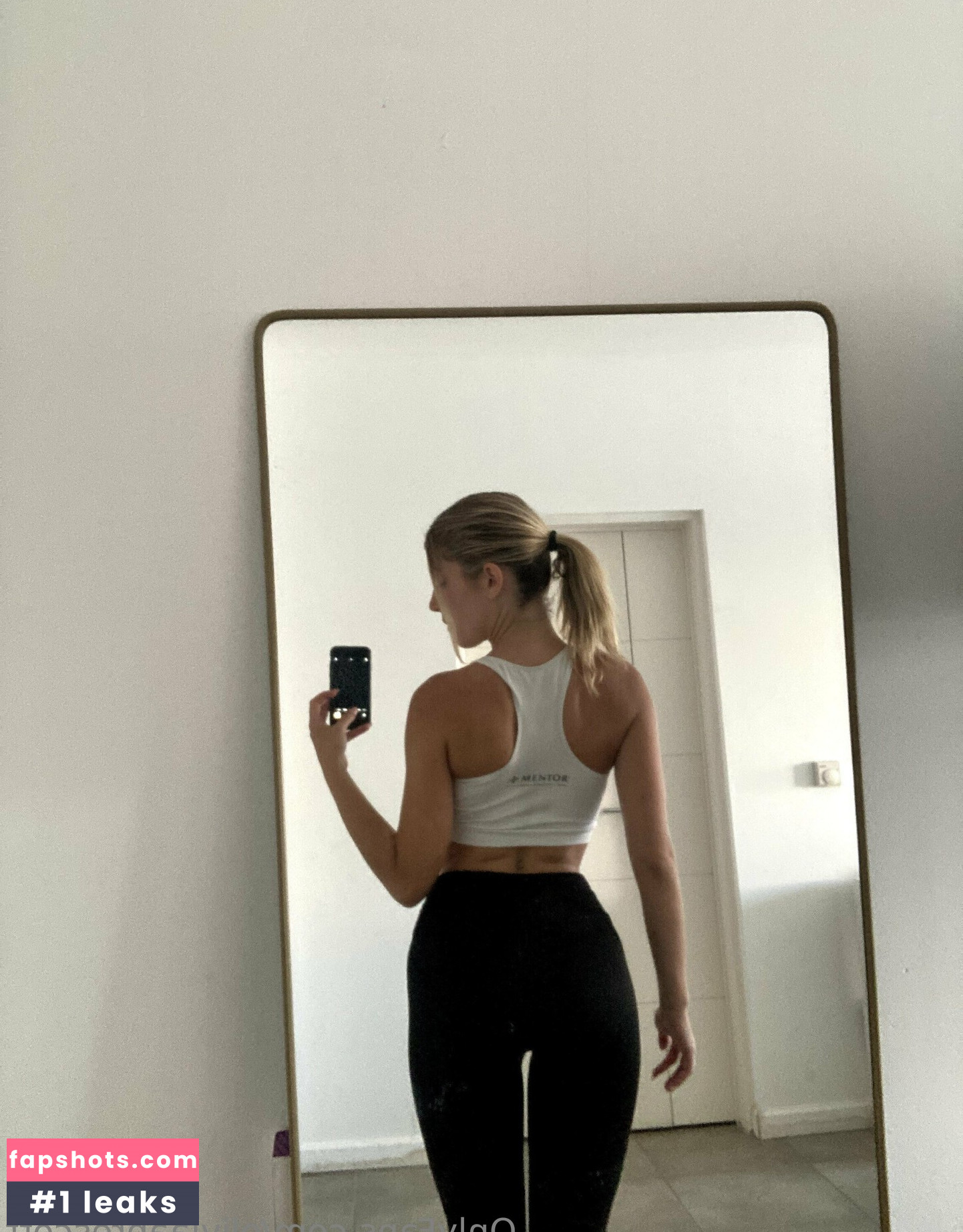 oliviaaprescott gallery photo #11