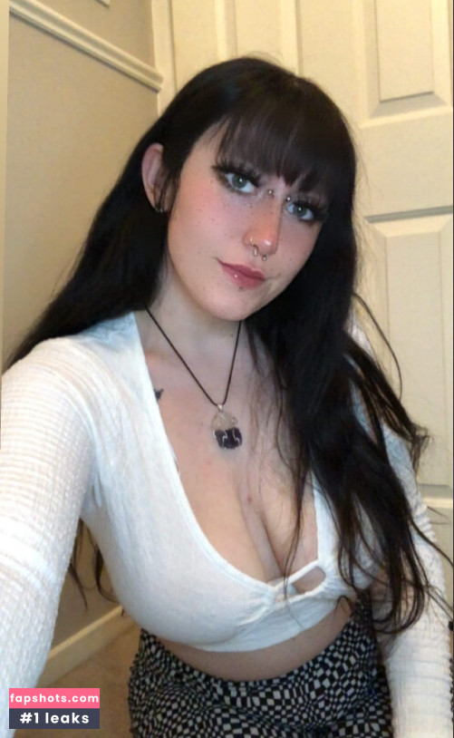 oliviaromley nude babe gallery