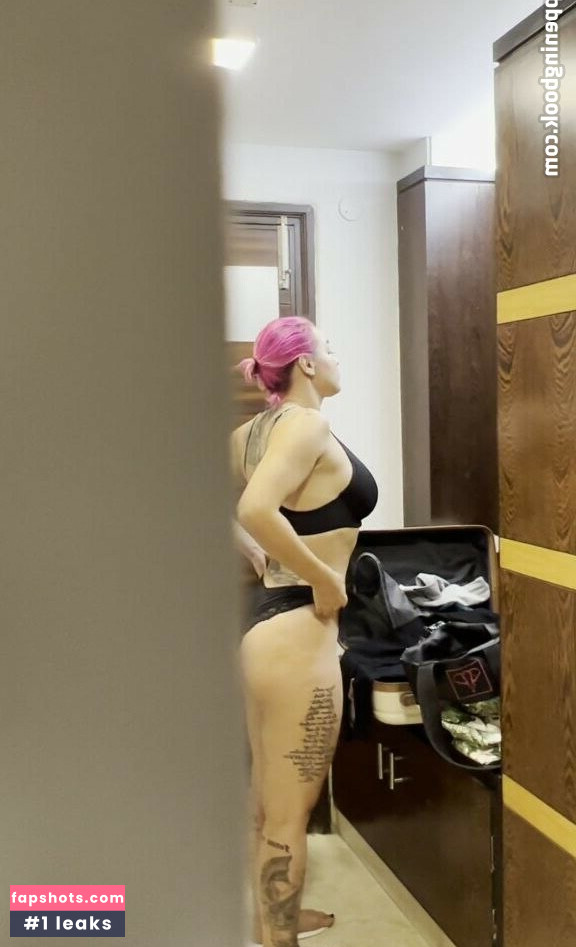 Olly Esse nude babe gallery