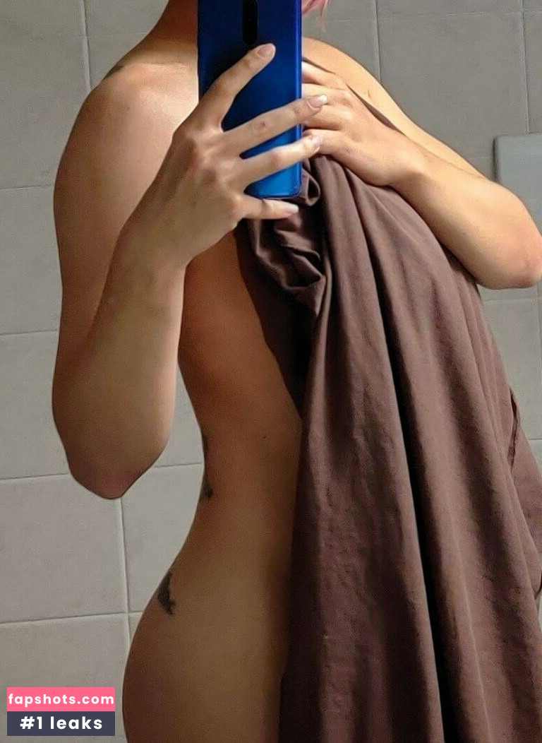 Olly Esse gallery photo #19