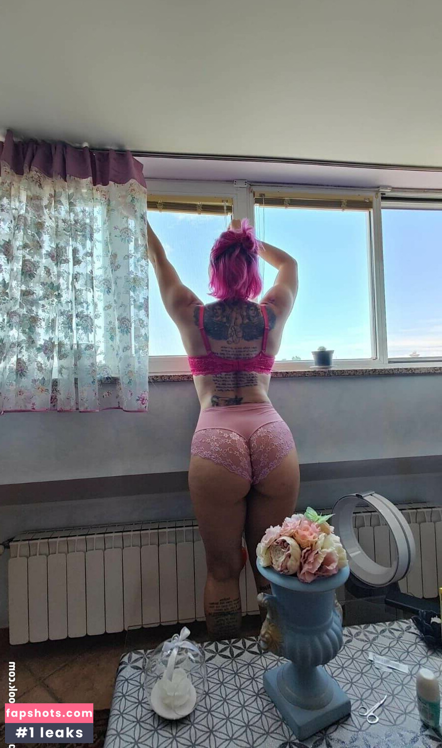 Olly Esse gallery photo #3