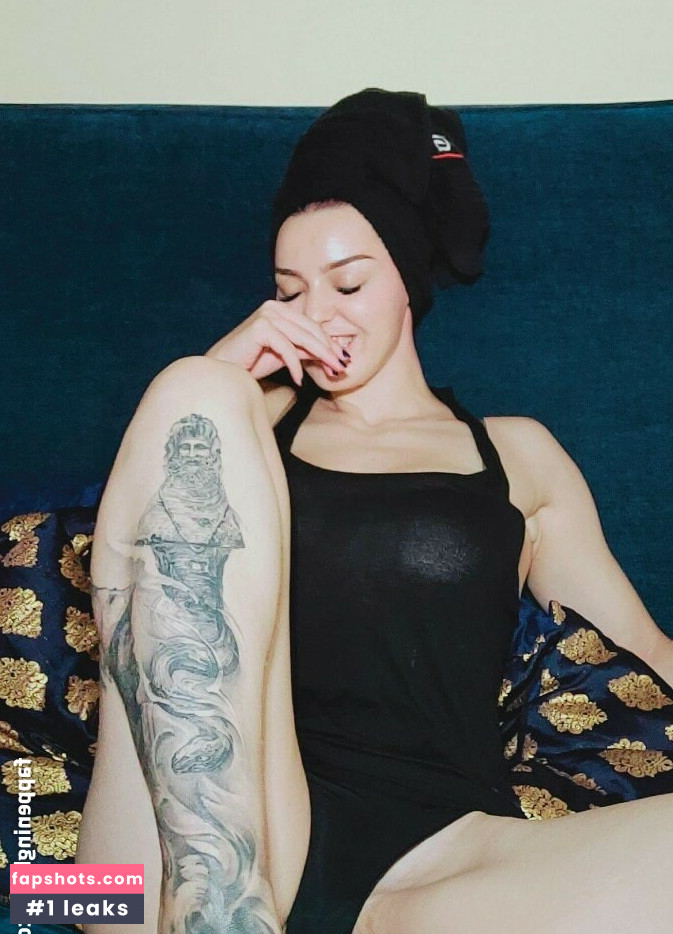 Olly Esse gallery photo #22