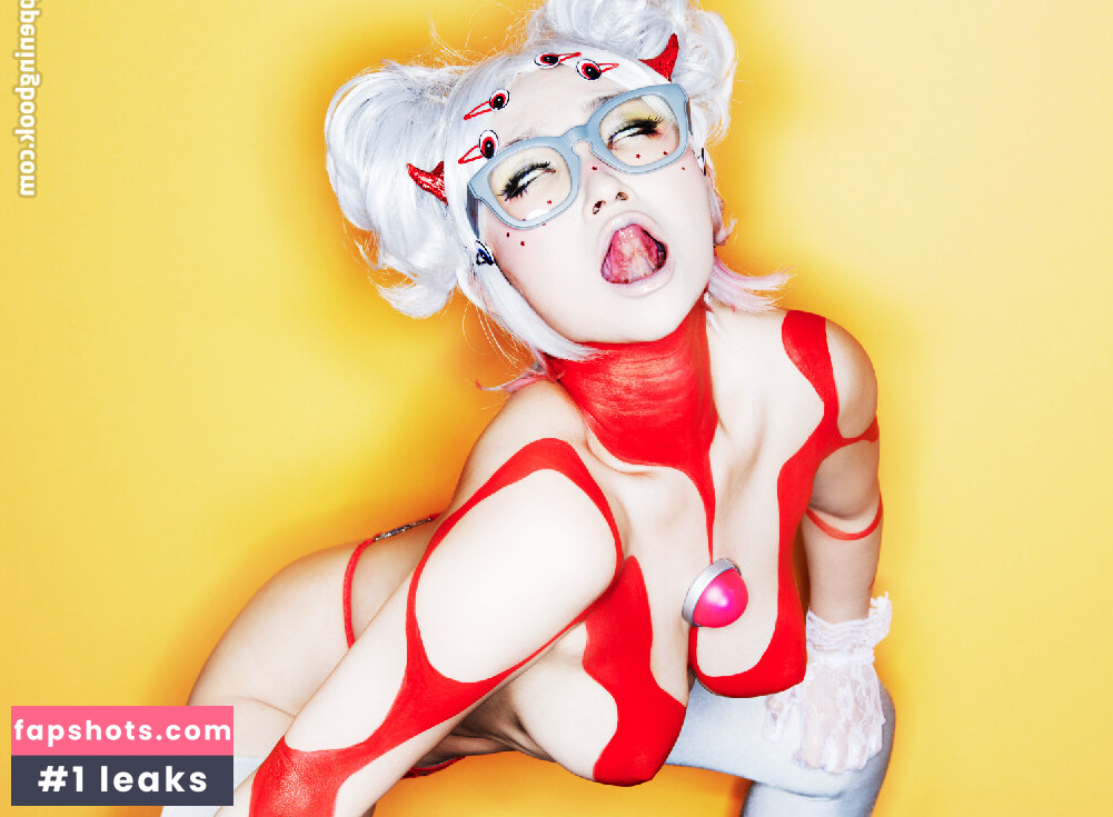 Omi Kero Gibson gallery photo #30