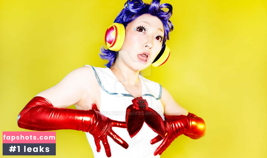 Omi Kero Gibson gallery photo #35