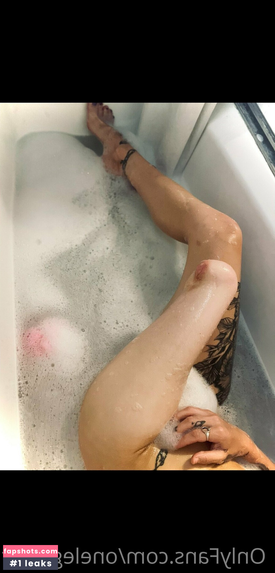 oneleglover nude babe gallery