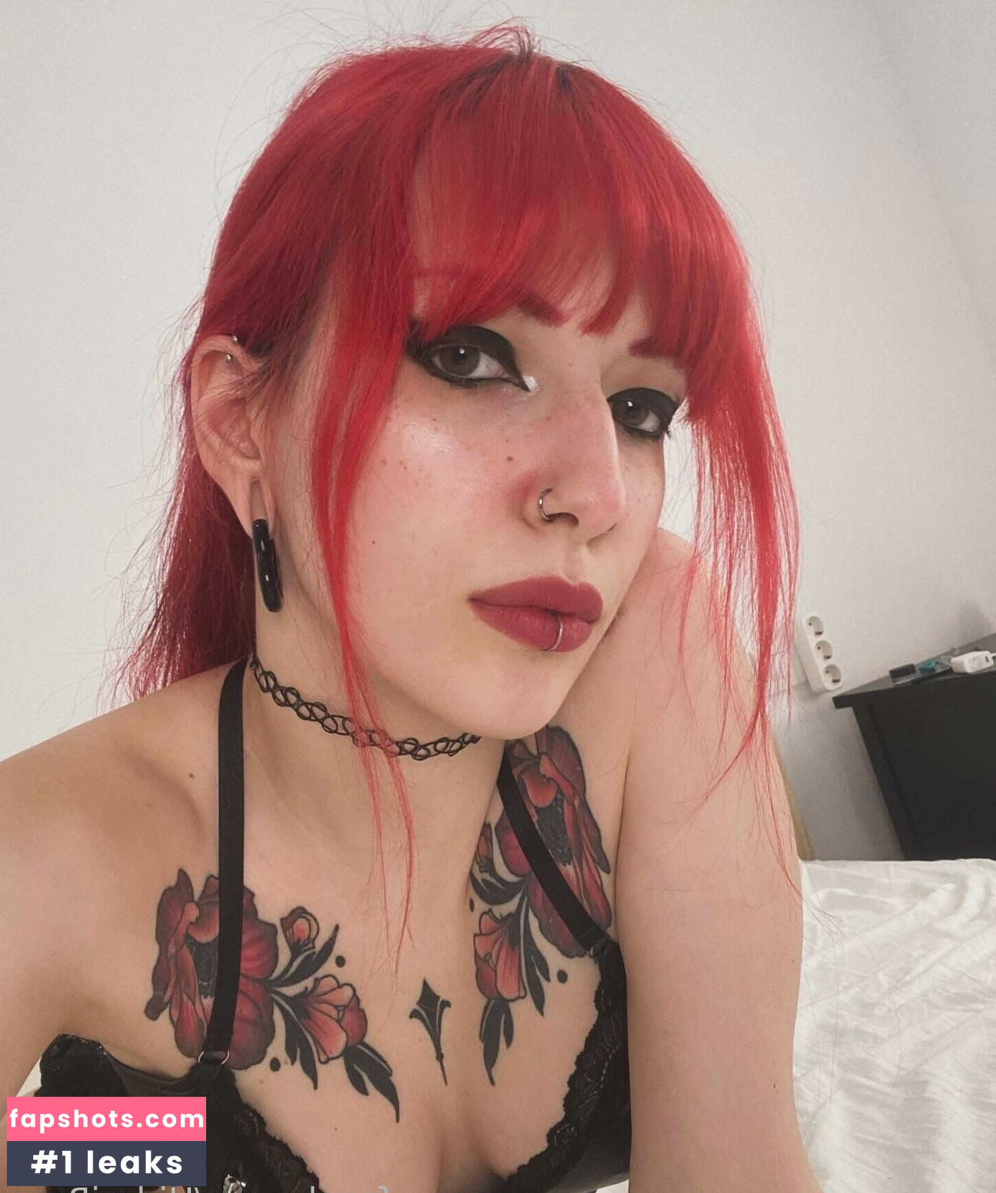 Onna Vee gallery photo #28