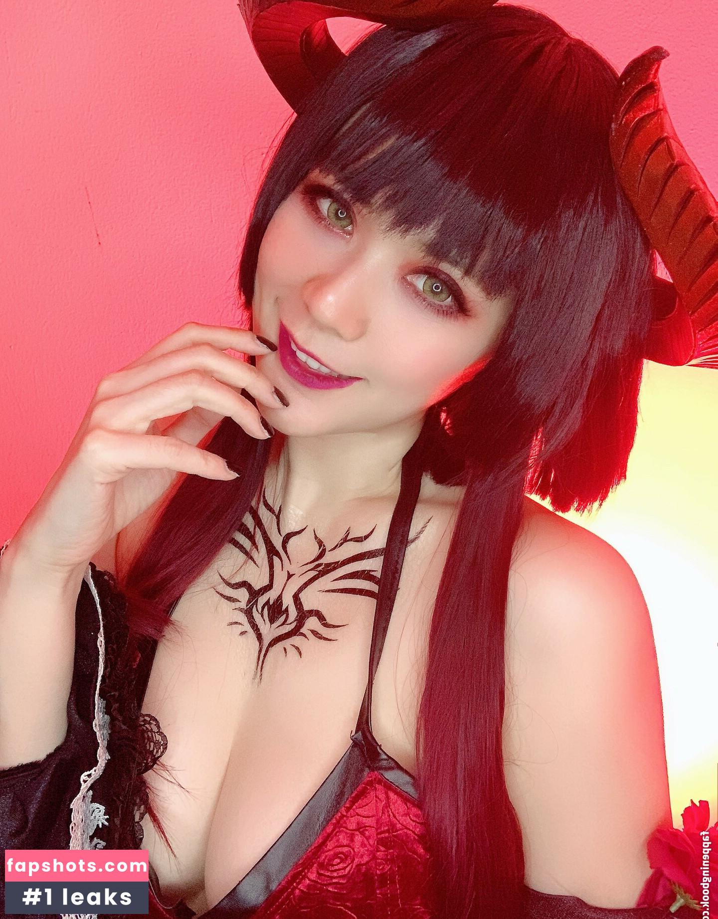 OnniesM gallery photo #8