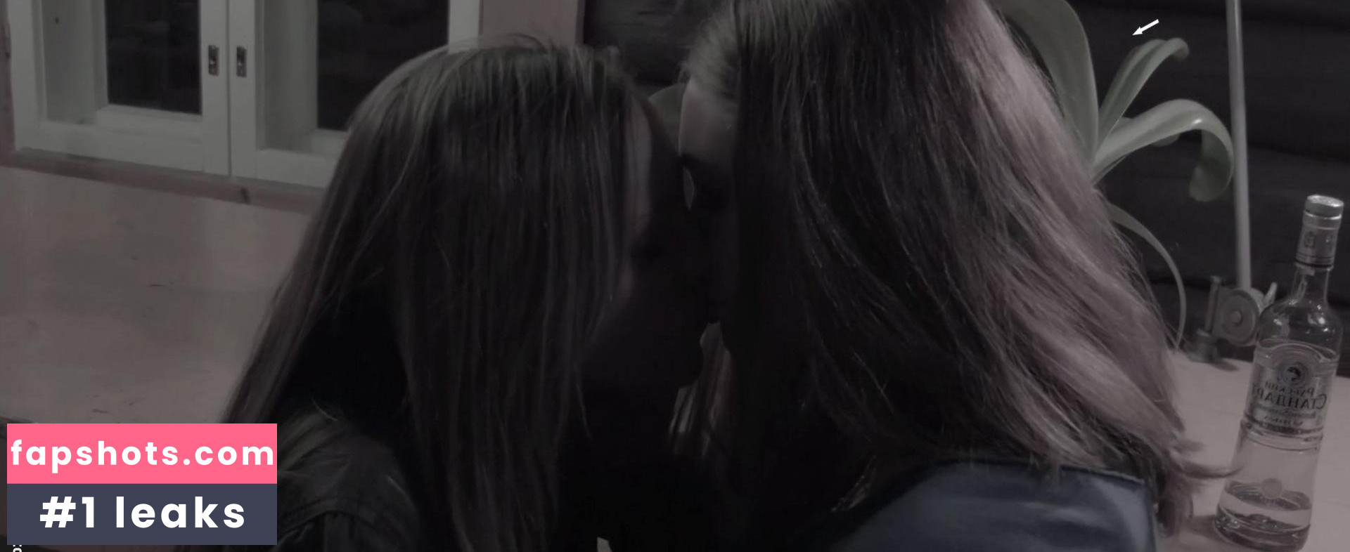 Oona Airola gallery photo #2