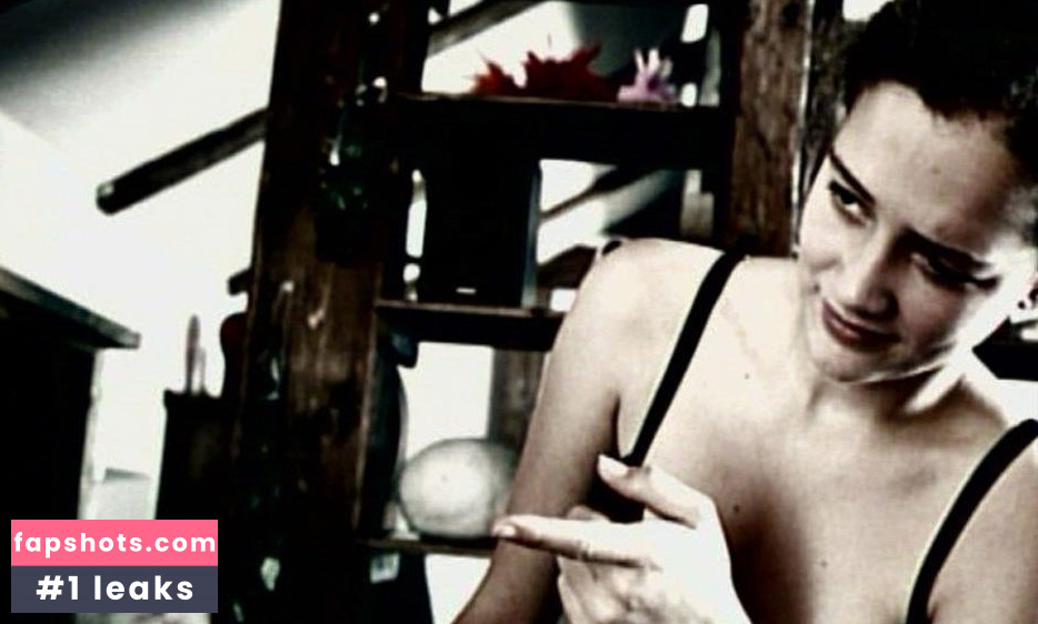 Oona-Devi Liebich gallery photo #2