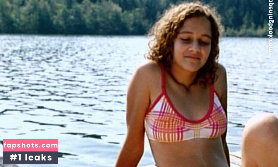 Oona-Devi Liebich gallery photo #7