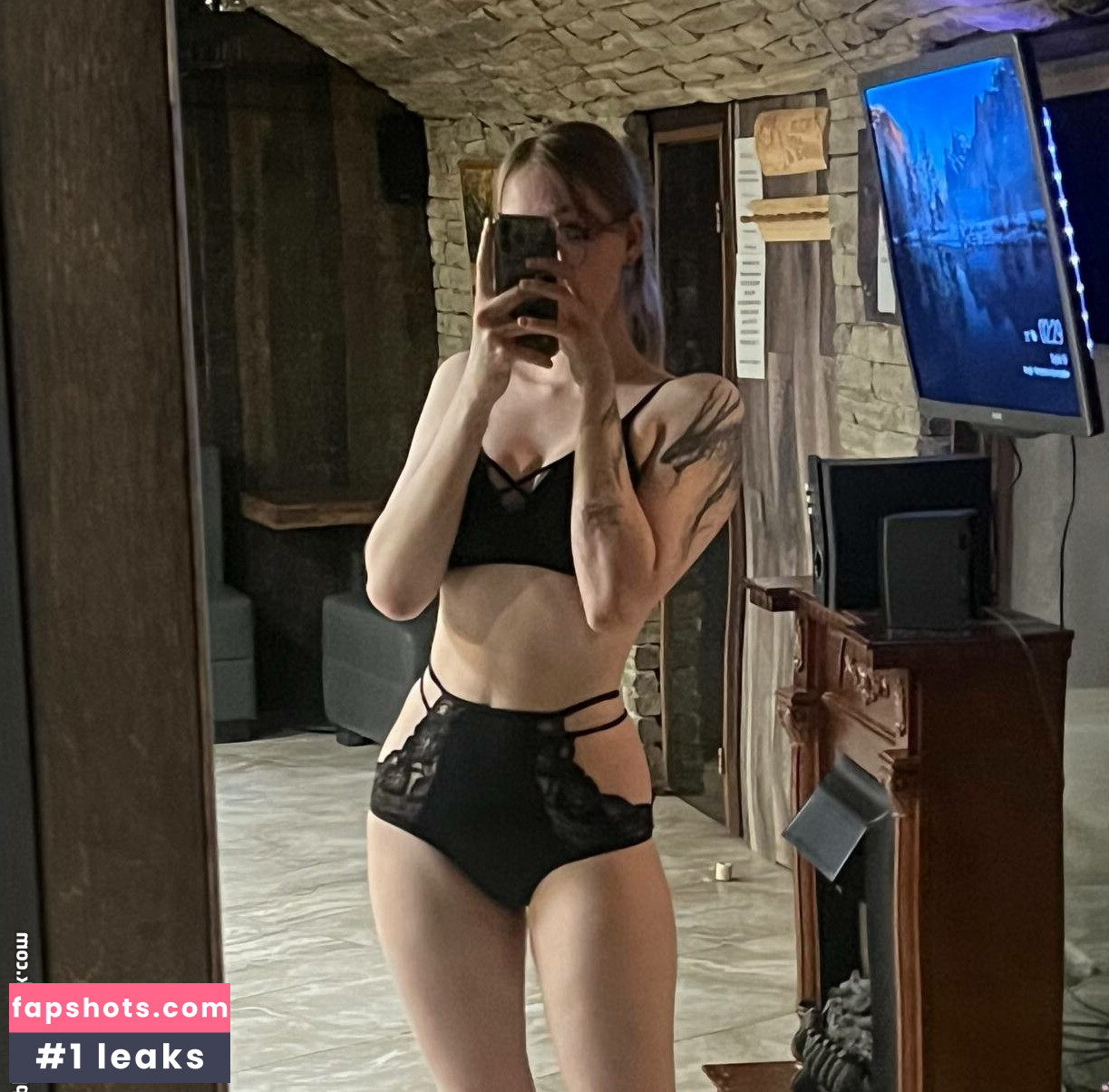 Opshi nude babe gallery