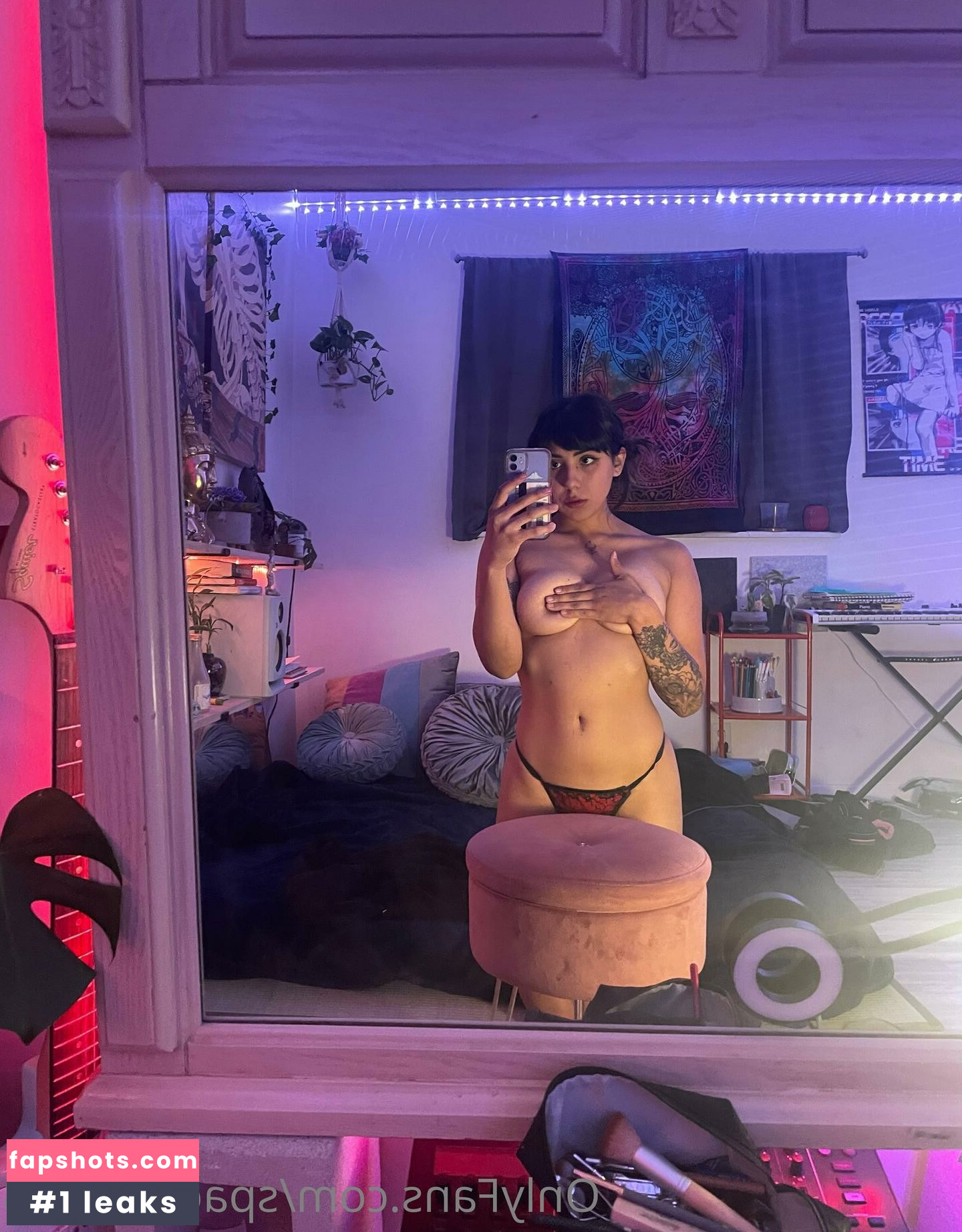 Orbriz nude babe gallery